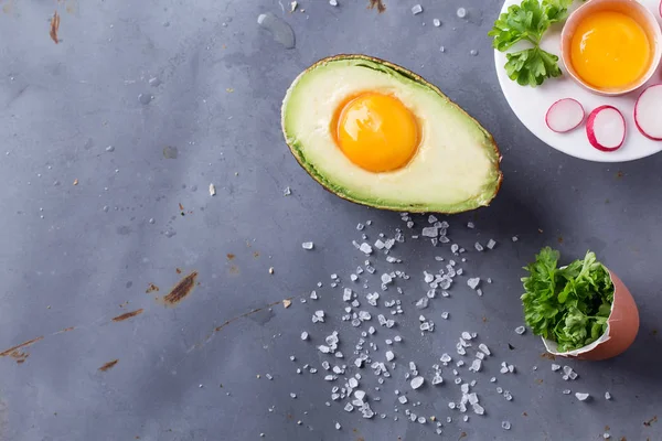 Taze çiftlik yumurtaları