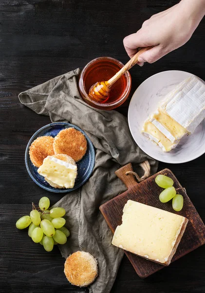 Assortiment de fromages français — Photo