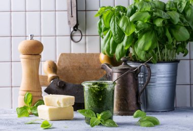 Taze pişmiş yeşil pesto