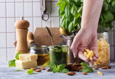Taze pişmiş yeşil pesto