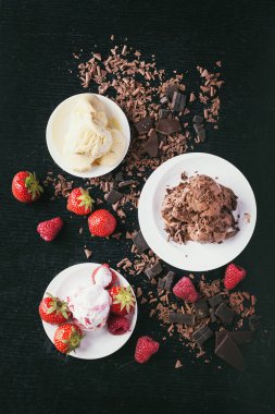 Çikolatalı dondurma koni