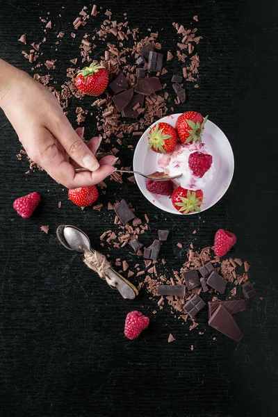 Çikolatalı dondurma koni