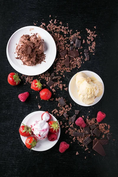 Çikolatalı dondurma koni