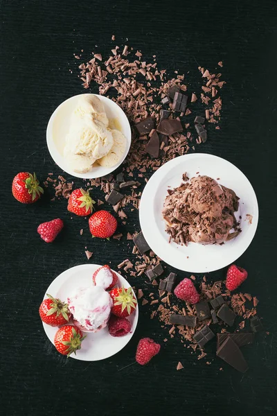 Çikolatalı dondurma koni