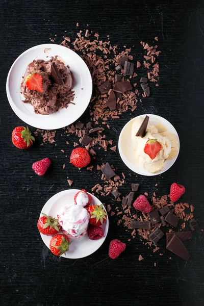 Çikolatalı dondurma koni