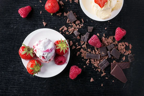 Çikolatalı dondurma koni