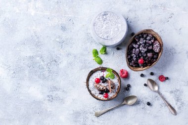 Chia puding Dondurulmuş çilek ile