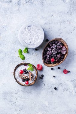 Chia puding Dondurulmuş çilek ile