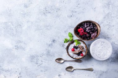 Chia puding Dondurulmuş çilek ile