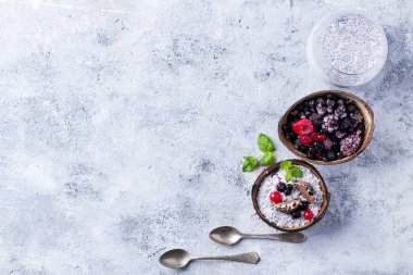 Chia puding Dondurulmuş çilek ile