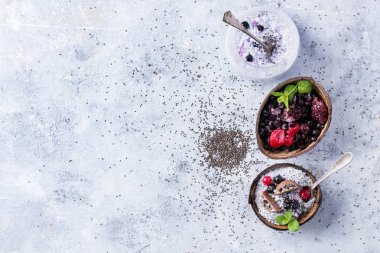 Chia puding Dondurulmuş çilek ile