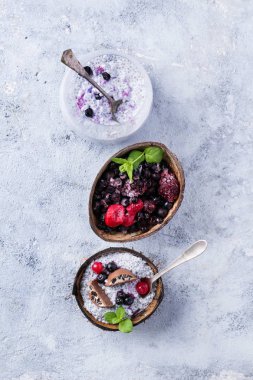 Chia puding Dondurulmuş çilek ile