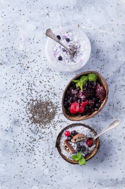 Chia puding Dondurulmuş çilek ile