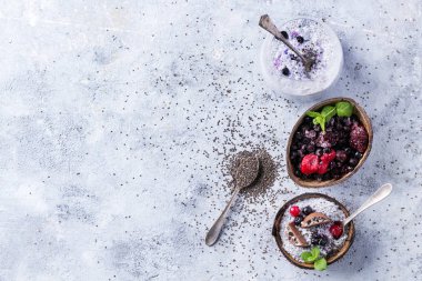 Chia puding Dondurulmuş çilek ile