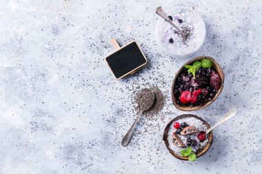 Chia puding Dondurulmuş çilek ile