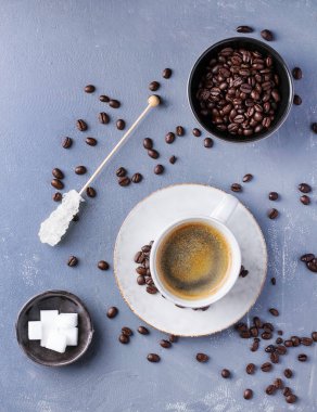 Bir fincan espresso kahve.