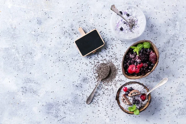 Chia puding Dondurulmuş çilek ile