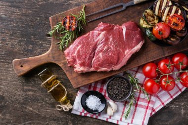 sebzeler çiğ biftek