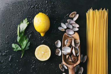 Limonlu VONGOLE kabuklu deniz ürünleri