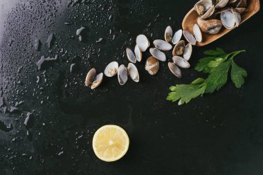 Limonlu VONGOLE kabuklu deniz ürünleri