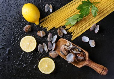 Limonlu VONGOLE kabuklu deniz ürünleri