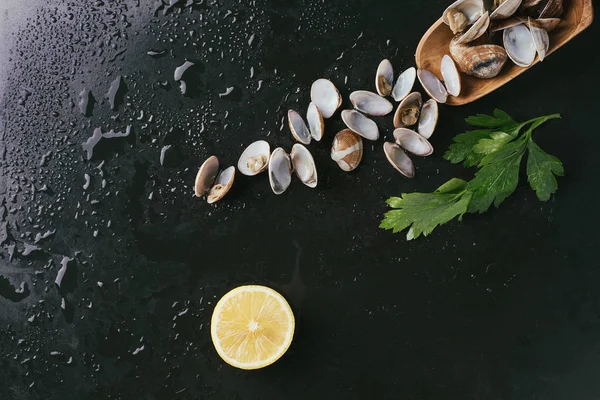 Limonlu VONGOLE kabuklu deniz ürünleri