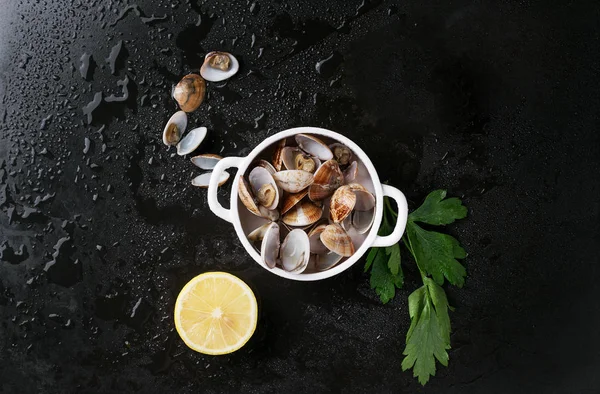 Limonlu VONGOLE kabuklu deniz ürünleri