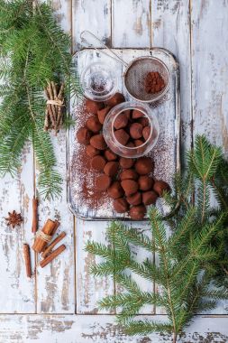 Ev yapımı çikolata truffles