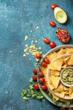 Meksika Nacho guacamole ile hizmet