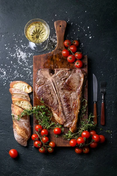 Filete de hueso en T a la parrilla —  Fotos de Stock