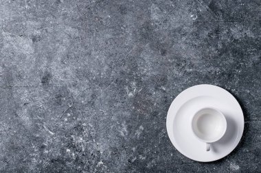 Boş seramik tabakların çeşitliliği