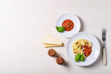 pişmiş spagetti Bolonez