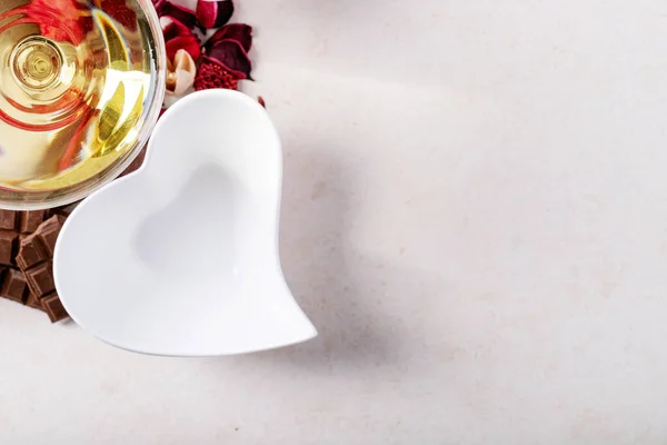 Keramische Teller zum Valentinstag — Stockfoto