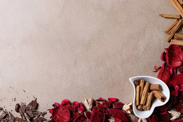 Keramische Teller zum Valentinstag — Stockfoto