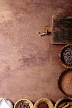 Şekerli ahşap kaseler.