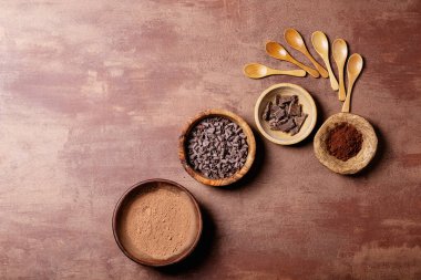 Şekerli ahşap kaseler.