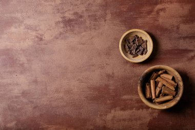 Şekerli ahşap kaseler.