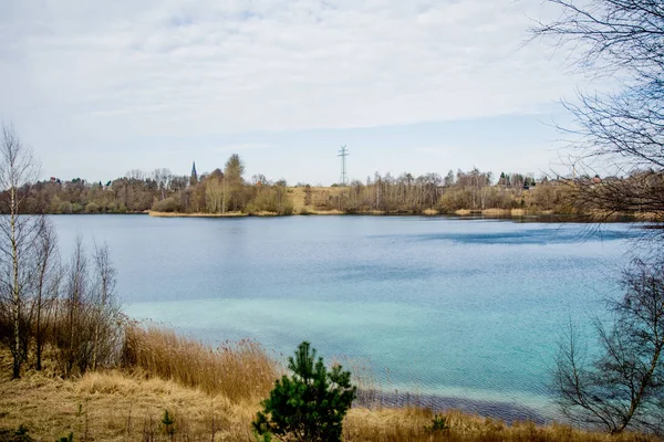 Gran angular vista al lago — Foto de Stock