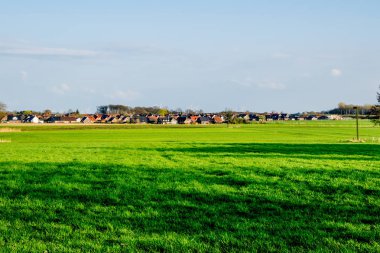 Alman köyü behinde yeşil alan