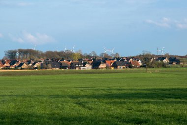 Alman köyü behinde yeşil alan