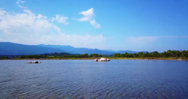 Vista aerea su un lago in Corsica — Video Stock