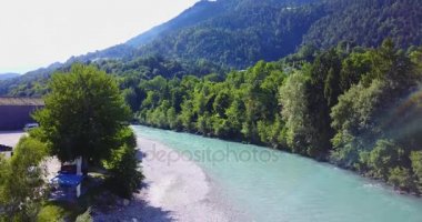 mavi nehir sinematik dron İsviçre'de vurdu