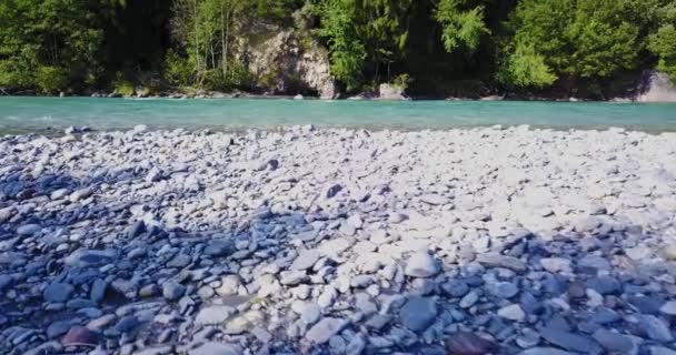 Γαλάζιος ποταμός πυροβόλησε κινηματογραφική κηφήνας — Αρχείο Βίντεο