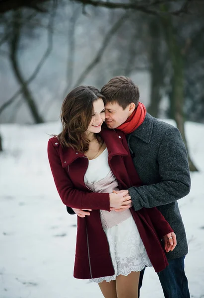 Attractive young couple in love in the snowy Park — Stock Photo, Image