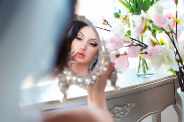  Lüks elbiseli şık seksi kız