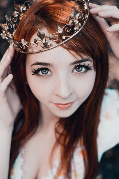 Young girl with long red hair — Stock Photo, Image