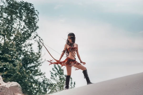 Wild american indian girl — Stock Photo, Image