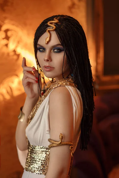 Young and seductive Cleopatra — Stock Image Young and seductive Cleopatra Stock Photo