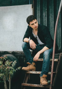 Rock tarzı genç adam