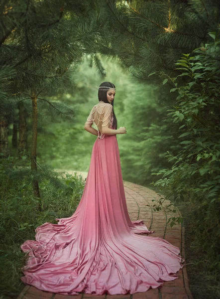 Fantasy fille dans un jardin de fées . — Photo